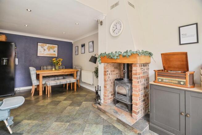 5 bed Detached for sale Image 6