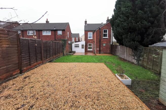 Rear Garden & Rear o