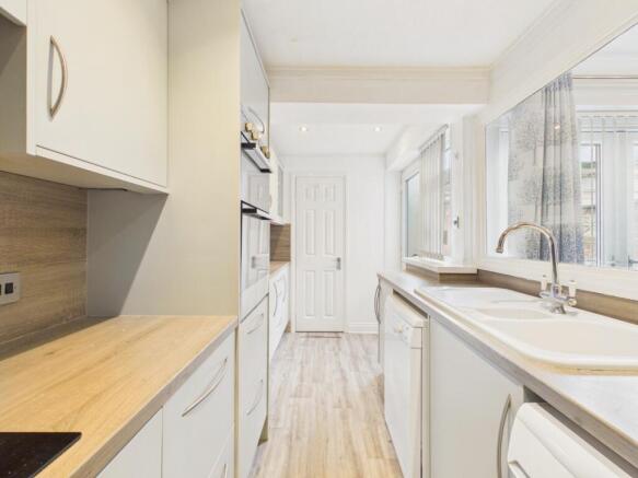 3 bed Semi-Detached for sale Image 4