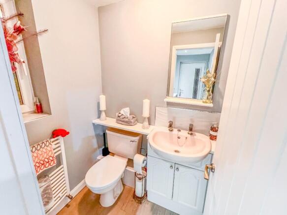 4 bed Detached for sale Image 8