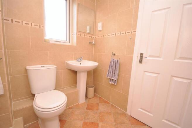 MASTER BEDROOM EN-SUITE