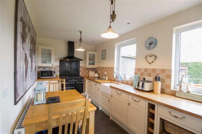 KITCHEN/BREAKFAST ROOM