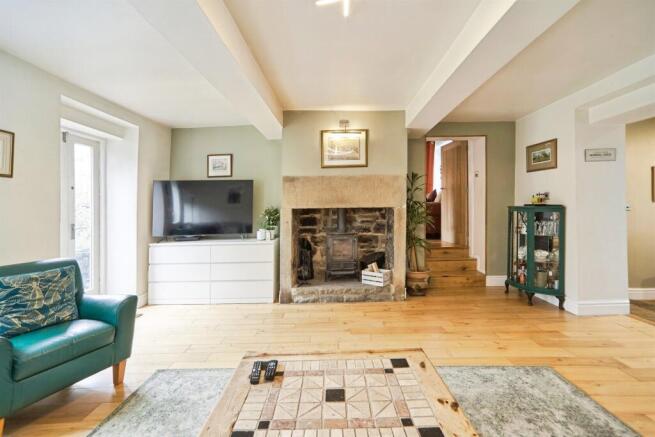 4 bed Link Detached House for sale Image 8
