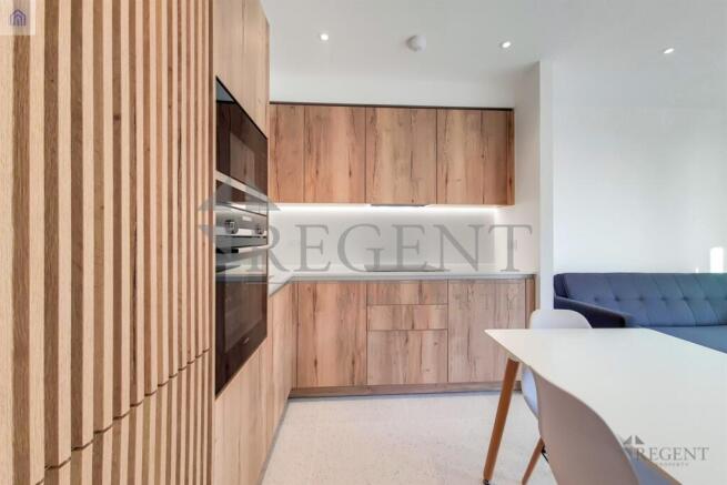 Kitchen & Dining