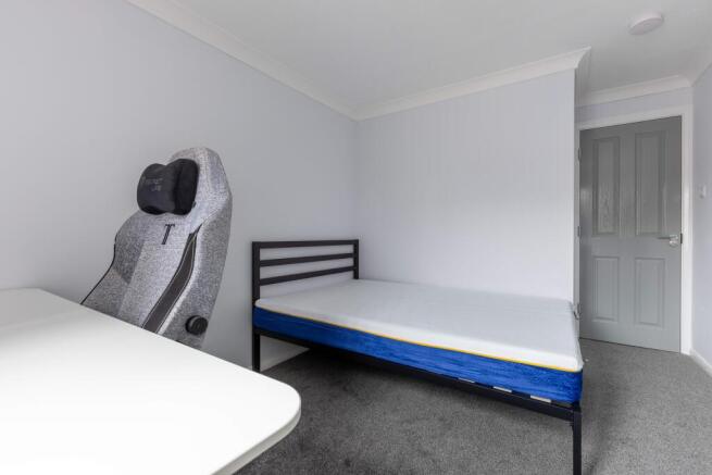 3 bed Flat to rent Image 5