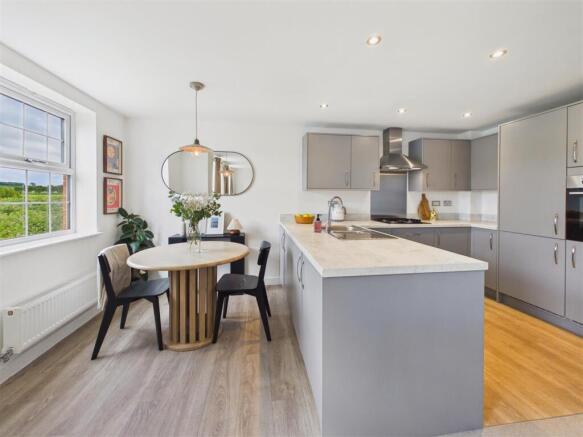 2 bed Apartment for sale Image 4