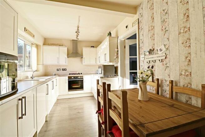 REAR BREAKFAST KITCHEN measuring