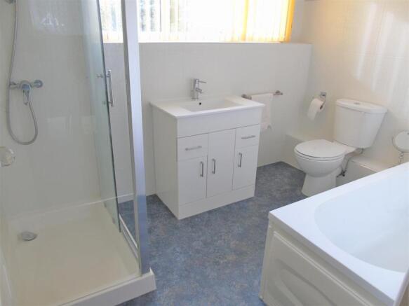 Bathroom.JPG