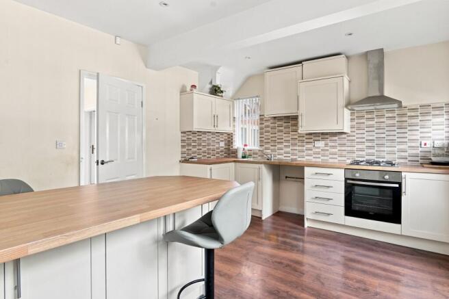 3 bed Semi-Detached for sale Image 8