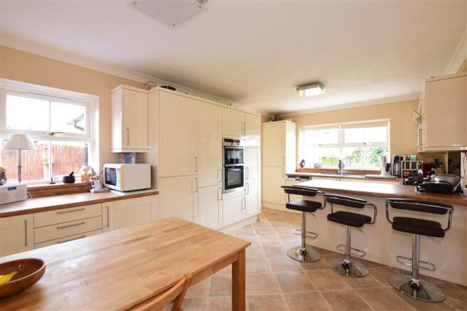 Kitchen/ Breakfast Room