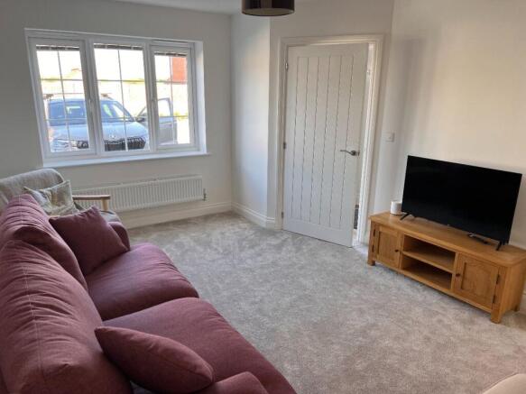 3 bed Semi-Detached to rent Image 6
