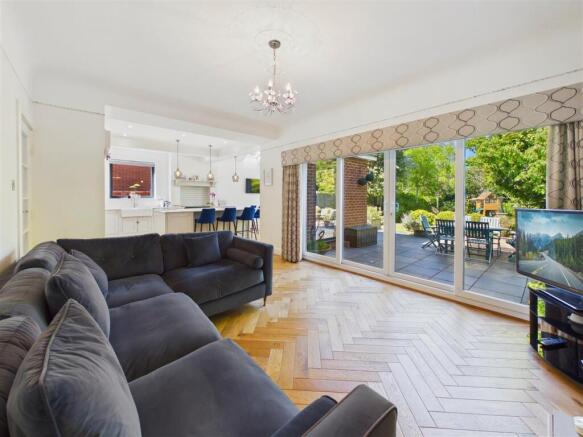 5 bed Semi-Detached for sale Image 10