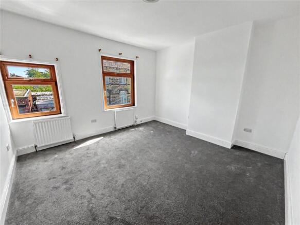 2 bed Terraced to rent Image 6