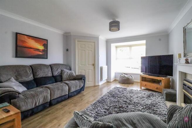 4 bed Detached for sale Image 3
