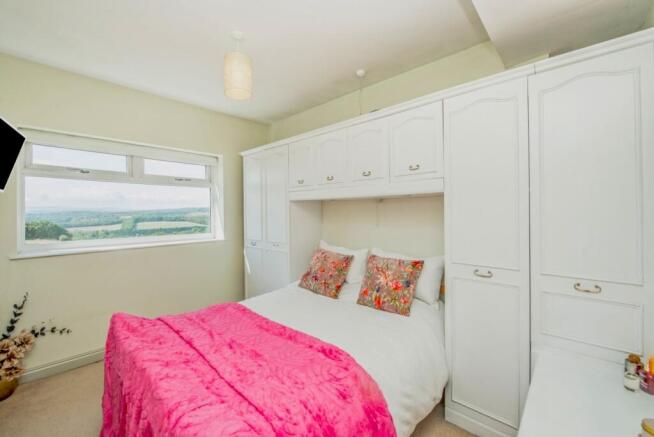 3 bed Terraced for sale Image 9