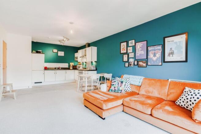2 bed Flat for sale Image 4
