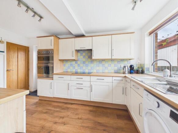 3 bed Semi-Detached for sale Image 7