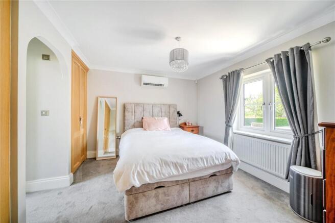 4 bed Detached for sale Image 5