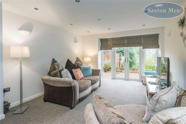 BEAUTIFUL THROUGH LOUNGE