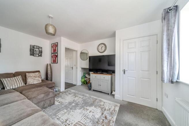 Conifer Way, SHEFFORD photo 4