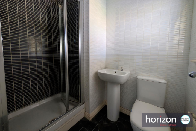 4 bed Detached for sale Image 9