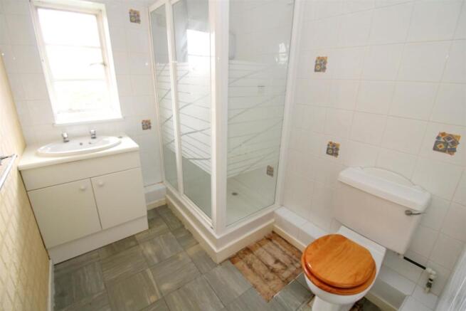 FAMILY BATHROOM.JPG