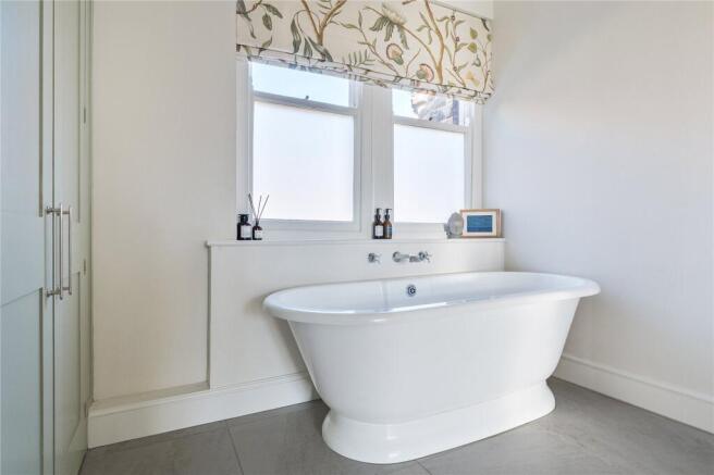 4 bed Terraced for sale Image 11