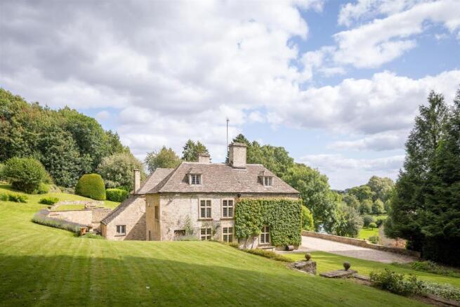 32 - Bagendon Manor - GL7 7DU - L Web.jpg