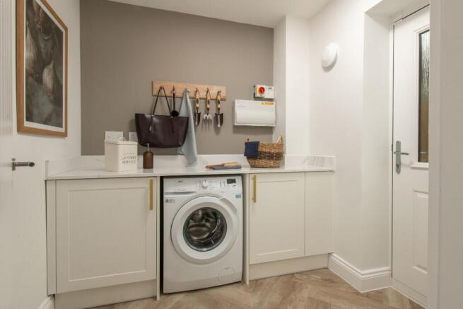 5 bed Detached for sale Image 10