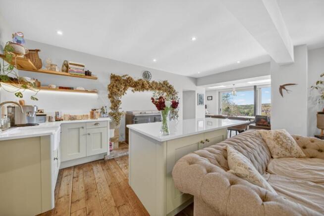 4 bed Detached for sale Image 4
