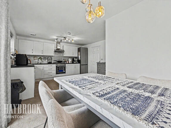 4 bed Detached for sale Image 7
