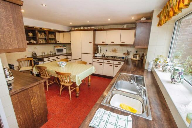 Kitchen/Breakfast Ro
