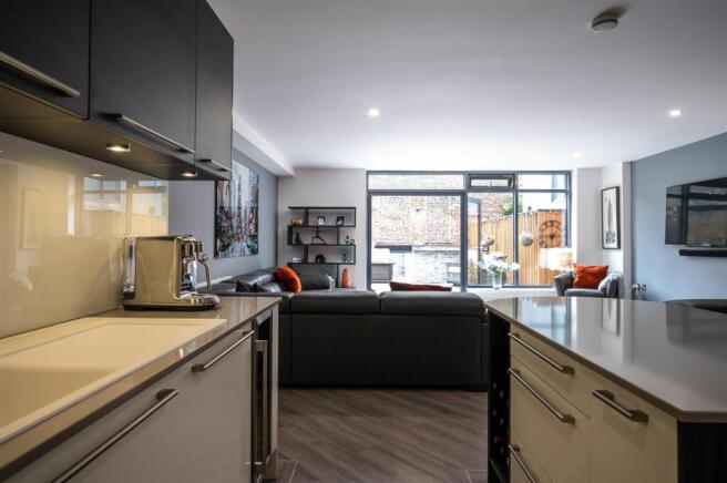3 bed Apartment for sale Image 7