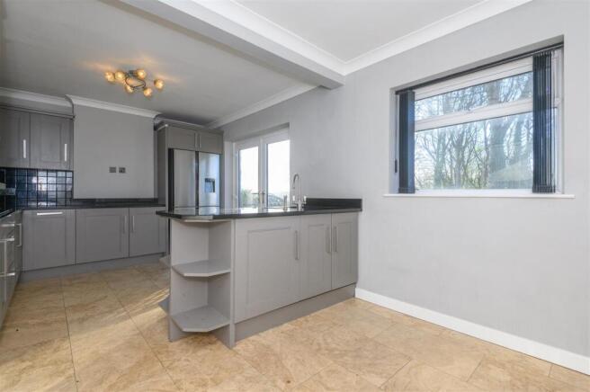 3 bed Semi-Detached for sale Image 10