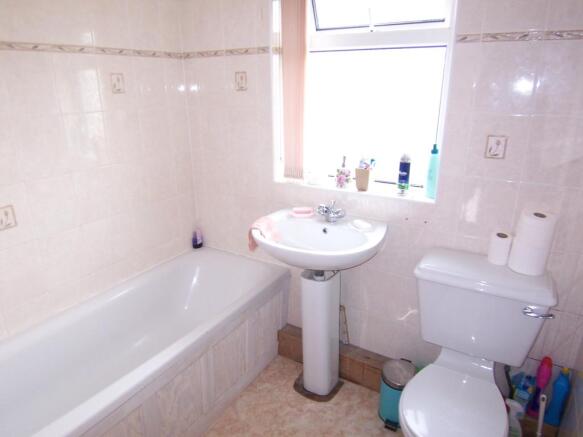 FAMILY BATHROOM