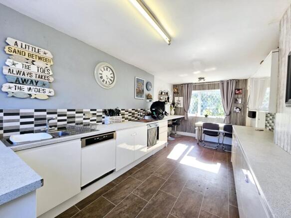 3 bed Semi-Detached for sale Image 4