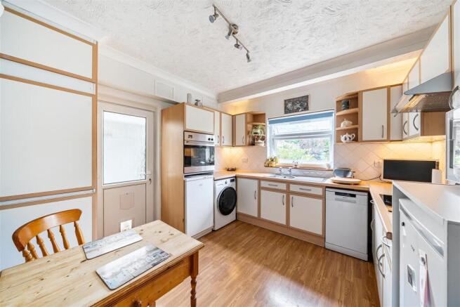 Hillrise Avenue - Kitchen diner.jpg