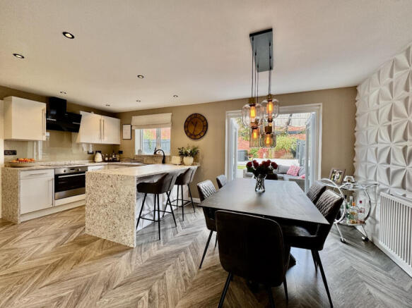 4 bed Detached for sale Image 6