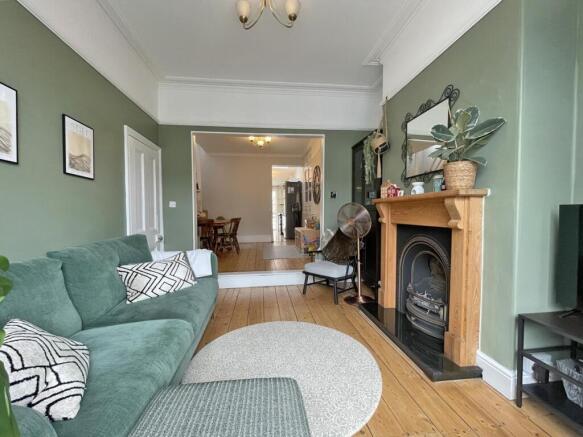 Lydford Park Road 43 - Lounge 2.jpg