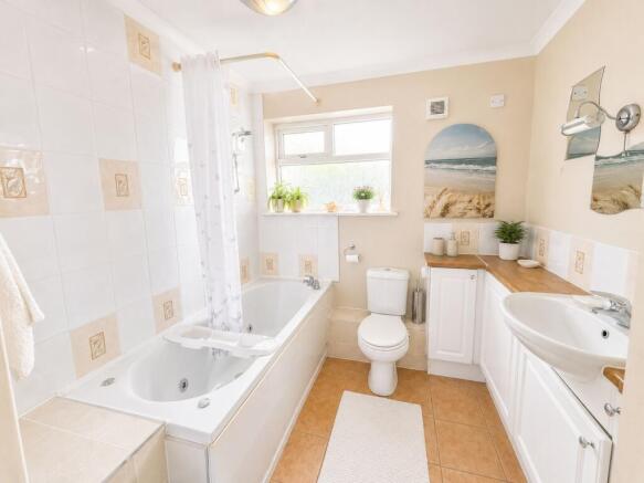 2 bed Bungalow for sale Image 6