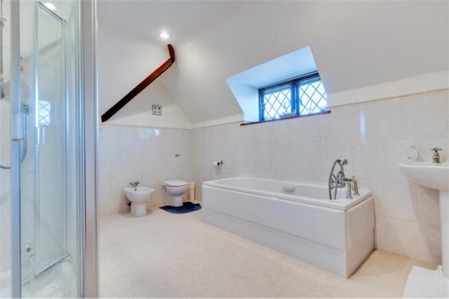 EN-SUITE TO MASTER BEDROOM