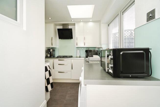 2 bed Terraced for sale Image 8
