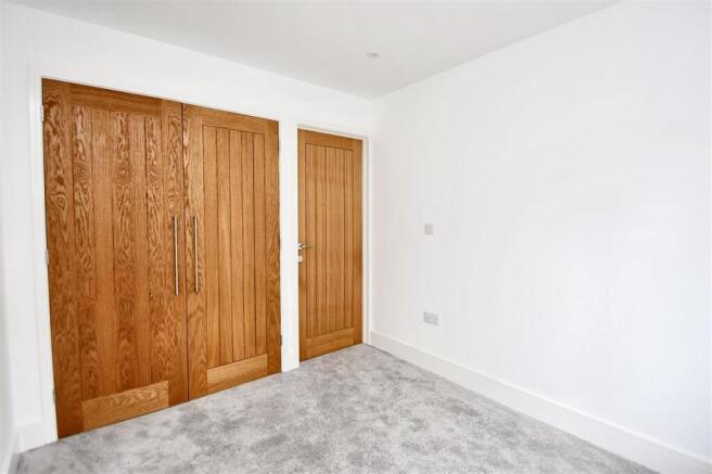 DOUBLE BEDROOM