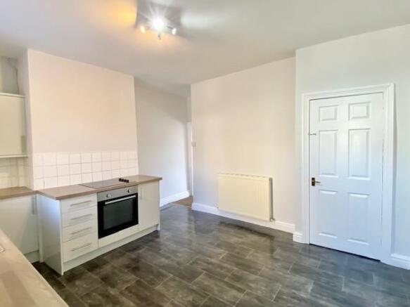 2 bed Terraced to rent Image 5