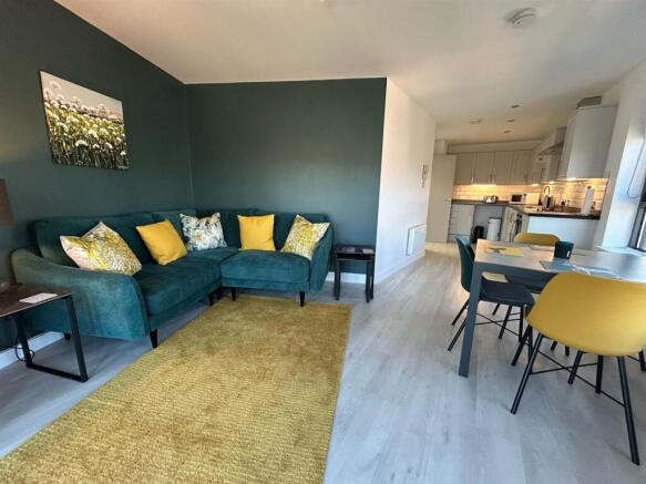2 bed Apartment for sale Image 6
