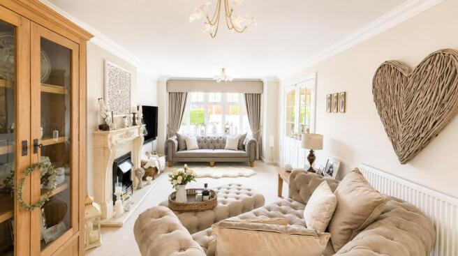4 bed Detached for sale Image 5