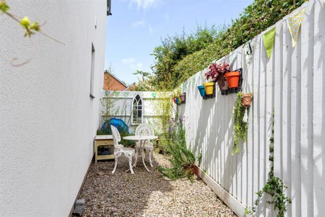 SIDE GARDEN AREA