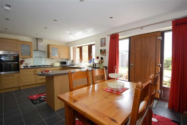 Dining kitchen