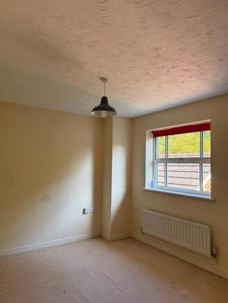 4 bed Detached to rent Image 7