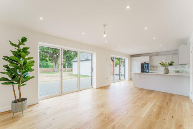 4 bed Detached for sale Image 9